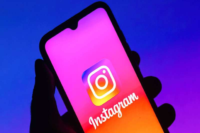 How to Create AI Backdrops for Stories on Instagram